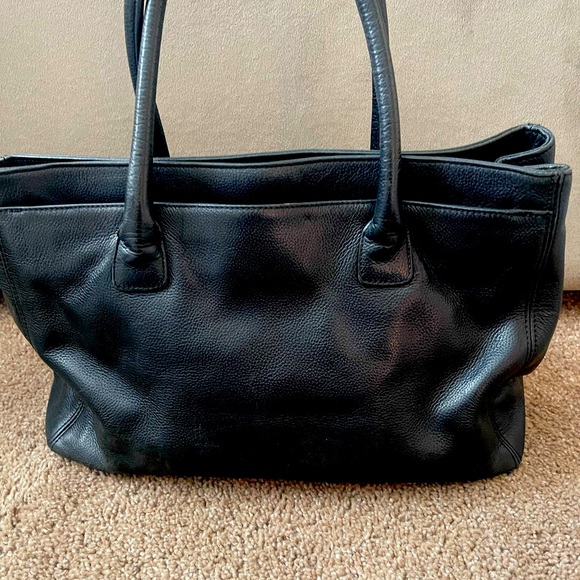 SOLD🚨🚨🚨🚨GUC Chanel Black Medium Cerf Tote - Picture 3 of 11